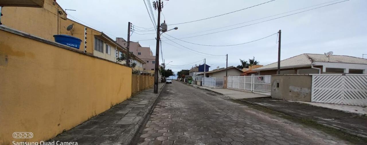 Matinhos 150 Metros Da Praia Exterior foto